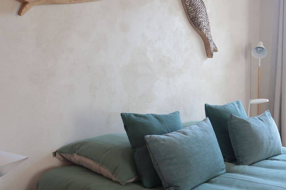 Nomade Fish: Fisherman's house 50 m from the sea in Port-en-Bessin-Huppain, Bayeux region