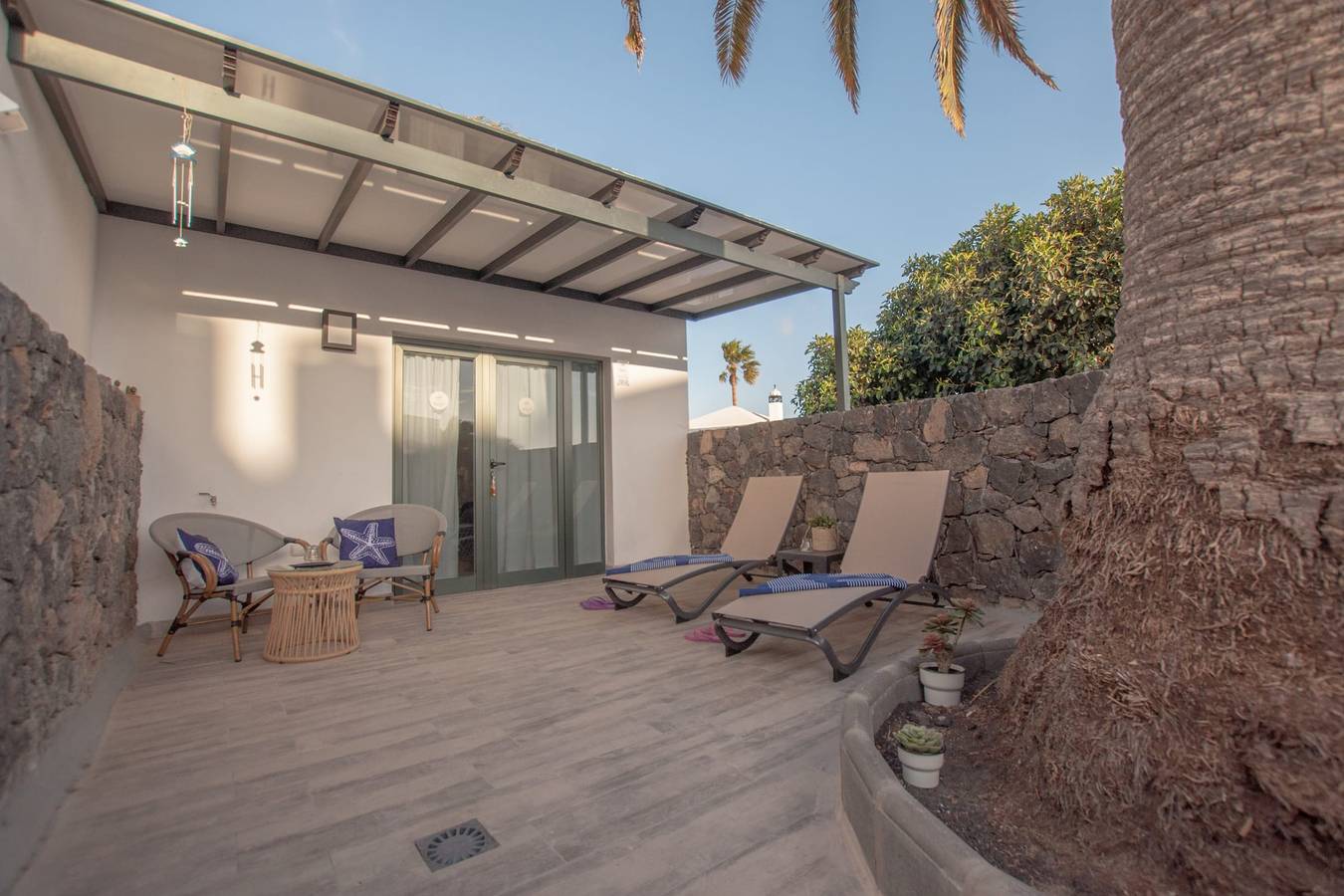 Entire apartment, Estrella De Mar 2 - with shared pool in Playa Bastián, Teguise