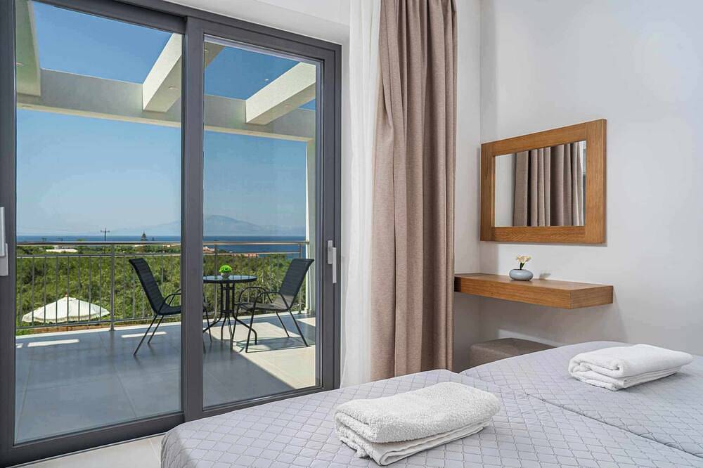 Luxury villa located in a quiet place just 5min away from the Beach & Center \n in Kipseli, Zakynthos