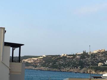 Gîte pour 8 personnes, avec piscine ainsi que vue et balcon dans Almirida