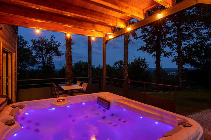 Gîte pour 4 personnes, avec jacuzzi ainsi que piscine et terrasse - 1