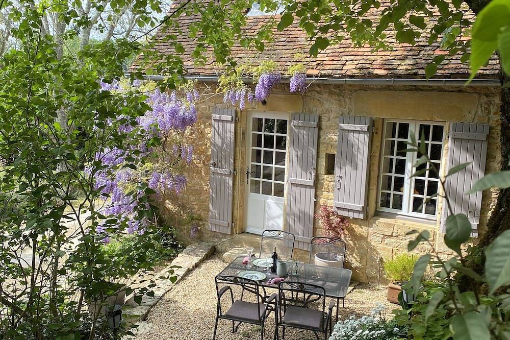 La Jolie cottage,  a lovely retreat for a couple with heated pool in Saint-Germain-des-Prés, Périgord Vert