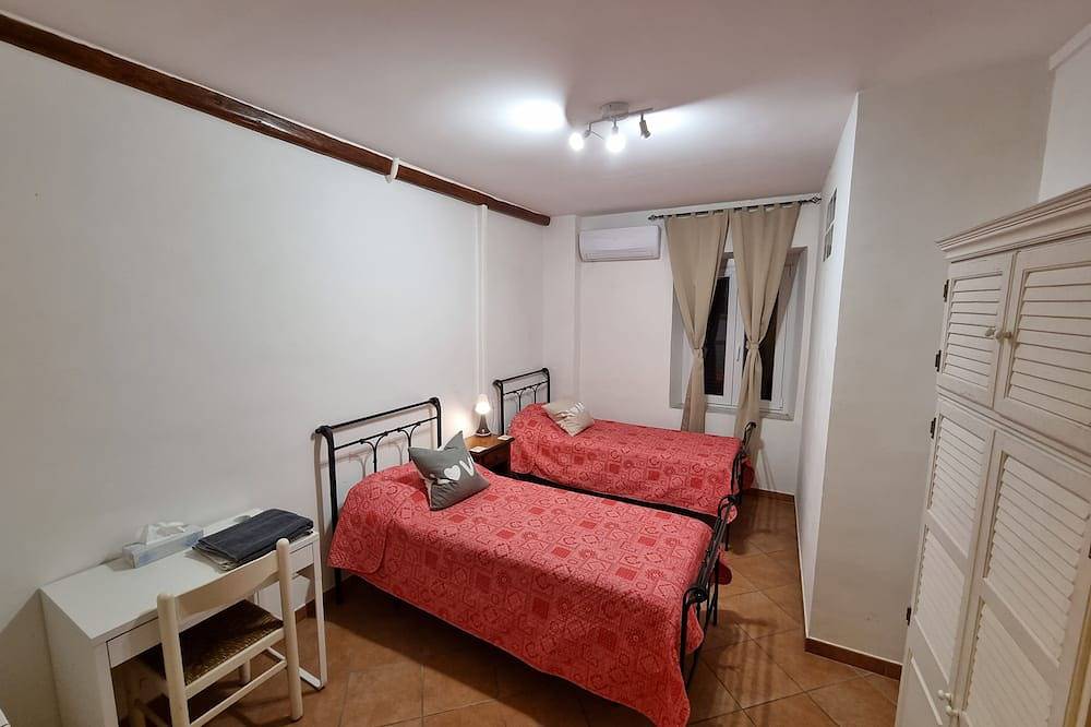 Entire apartment, Appartamento per Famiglie nel Centro, a 4 Minuti dal Castello Medievale in Bracciano, Lake Bracciano