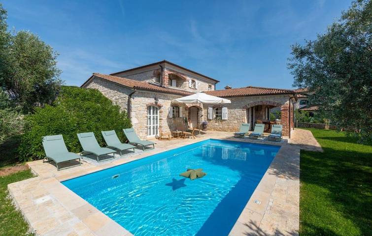 Villa pour 18 personnes, avec jardin ainsi que piscine et balcon à Barat