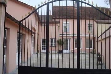 Gîte pour 13 personnes, avec terrasse et jardin à Baslieux-sous-Châtillon