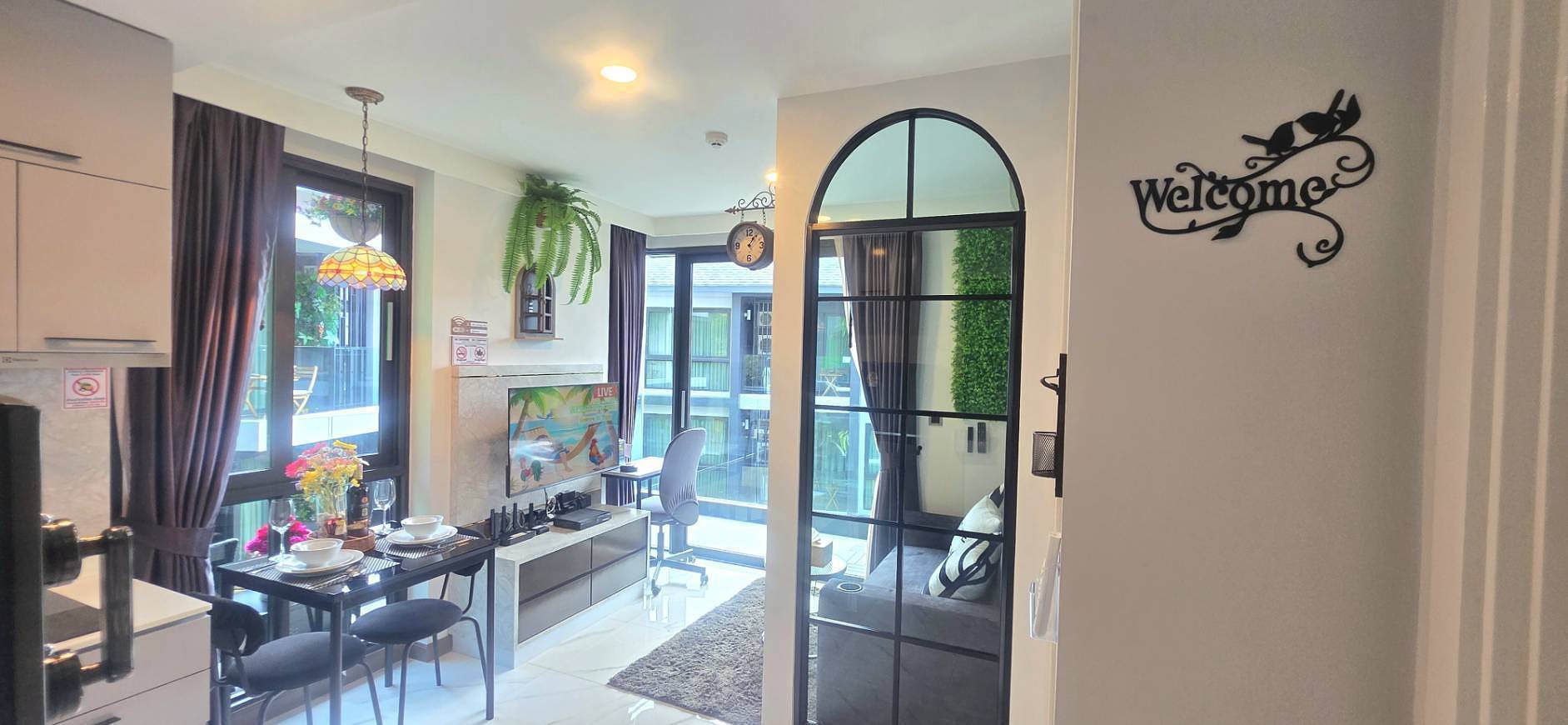 Ganze Wohnung, A202 - Serviced Apartment mit 1 Schlafzimmer und teilweisem Meerblick, Ao Nang Beach in Ao Nang, Krabi Provinz
