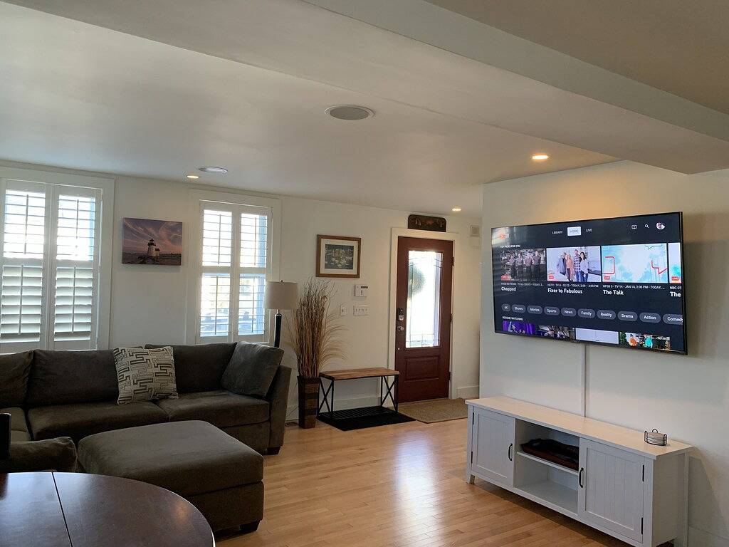 Exceptional location footsteps to beautiful downtown Mystic w/private driveway in Mystic, Connecticut