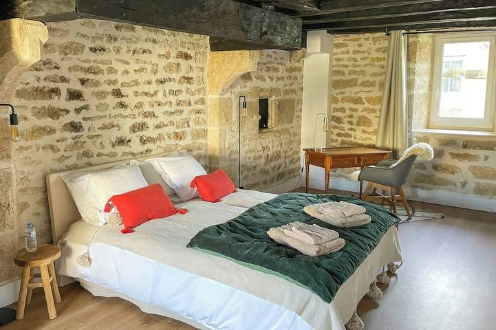 Location de vacances pour 9 personnes, avec piscine et jardin à Gigny - 2