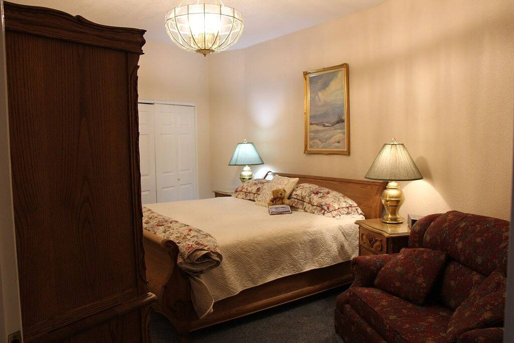 Two beautiful bedrooms with 2 private baths, maximum 5 people! Awarding winning. in Healy, Denali