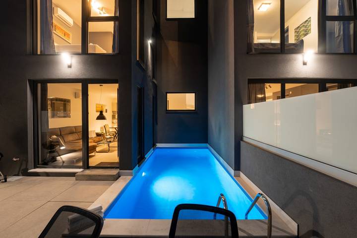 Villa für 8 Personen, mit Terrasse und Pool in Funtana