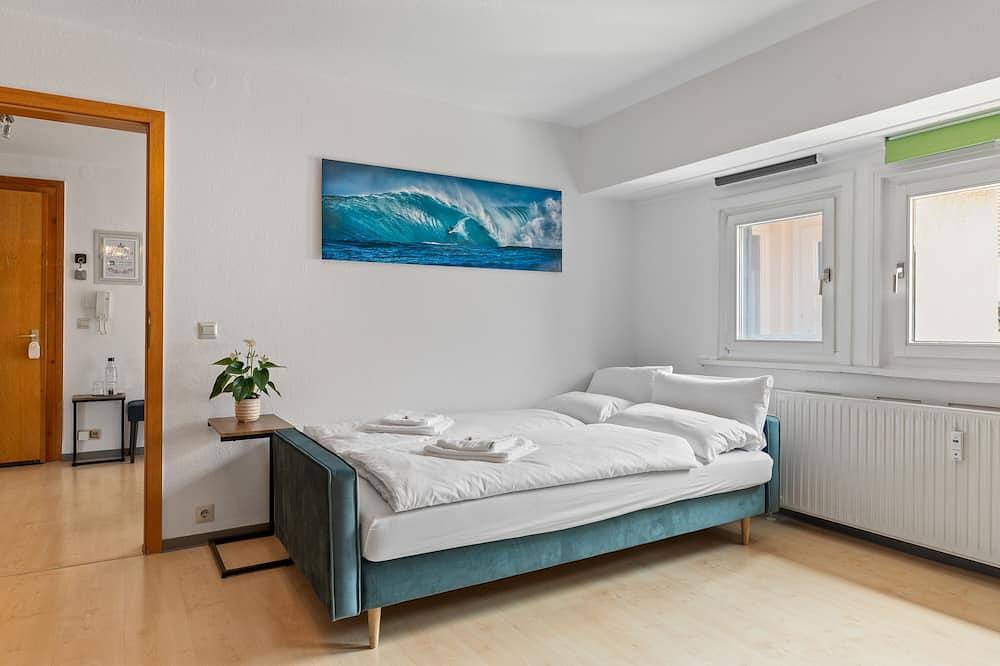 Entire apartment, Krone - Es Bhf - 2Zi & 90m2 & 6xprs - Balcony - 65 \"Tv & Netflix in Esslingen, Landkreis Esslingen