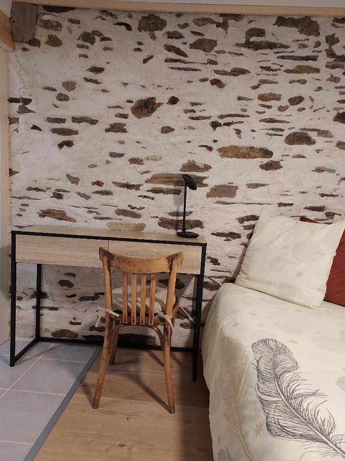 Appartement entier, One-Bedroom Apartment in Donzenac, Région de Brive-la-Gaillarde