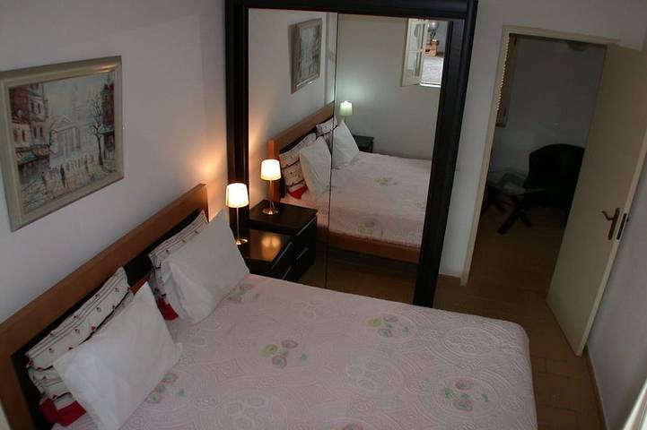 Ganze Wohnung, Sonnige Fewo mit Pool f. 2 Pers.  (+2 Kinder/Jugendl. direkt am Meer in 1a Lage in Ferragudo, Faro Distrikt