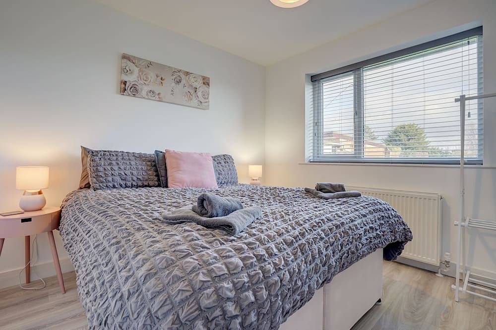 Entire apartment, Detached Bungalow Near Beach & Dog Friendly in Great Yarmouth, The Broads