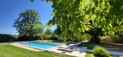 Gîte pour 7 personnes, avec jardin ainsi que piscine et jacuzzi à Saint-Colomb-de-Lauzun