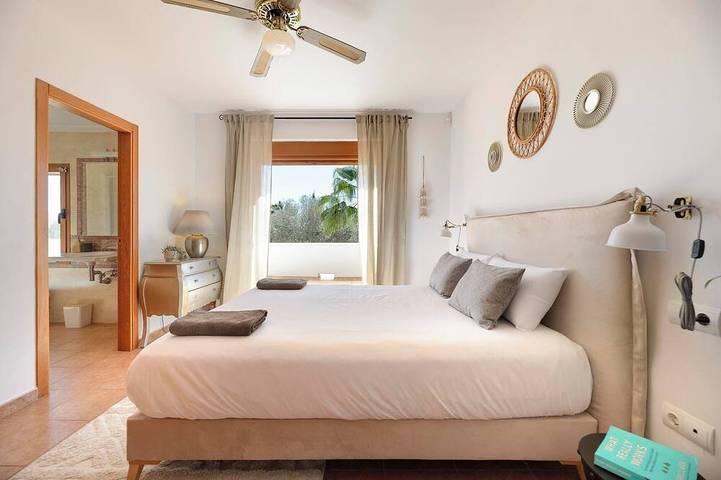 🌴 Villa Mika Ibiza – Piscine, 4 chambres, 3 en suite · 7 min Playa d'en Bossa in Sant Josep de sa Talaia, Ibiza du Sud
