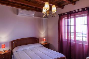 Villa for 12 Guests in Vila Franca do Campo (São Miguel), São Miguel, Picture 1