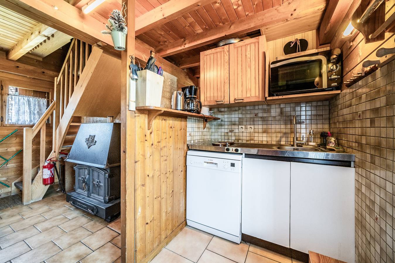 Chalet “6p Classic-Les Ajoncs D'or” with Mountain View, Private Terrace, and Wi-Fi in Verchaix, Bonneville region