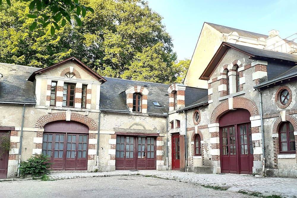 Character cottage (15 people) near Blois in Saint-Gervais-la-Forêt, Blois region