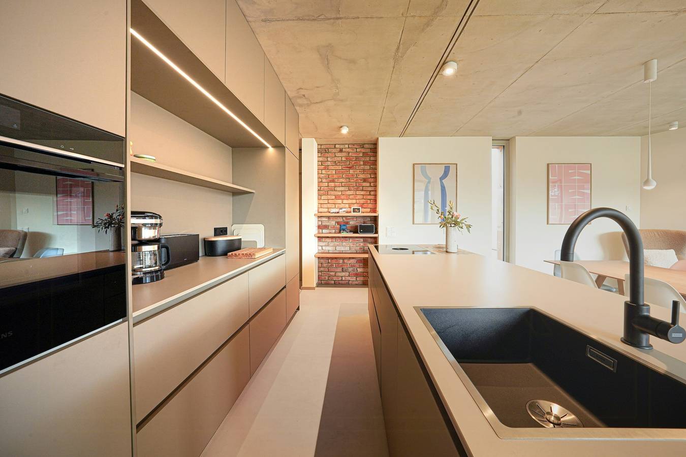 Neubau und Umgebindehaus unter der Lausche in Großschönau, Zittauer Gebirge