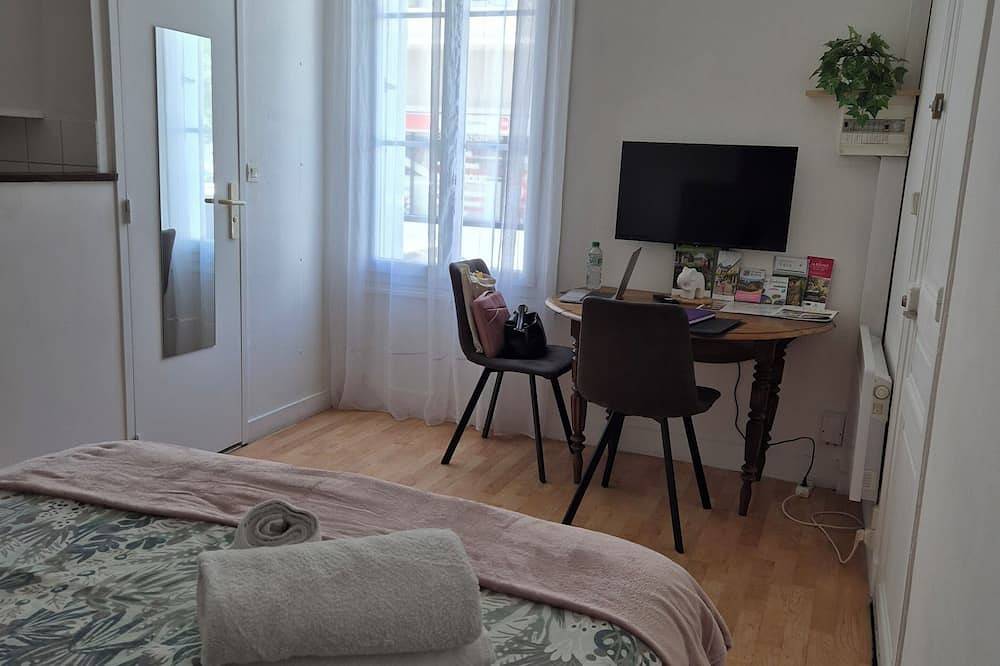 Ganze Wohnung, 🌿 Bright Studio with Courtyard • Near Train Station & Tram in Tours, Tours und Umgebung