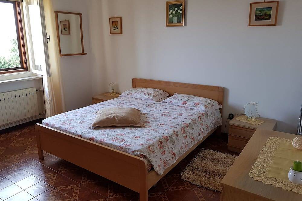 Holiday Home \"Mare e Lavanda\" with Sea View, Private Garden & Wi-Fi in Muggia, Carso