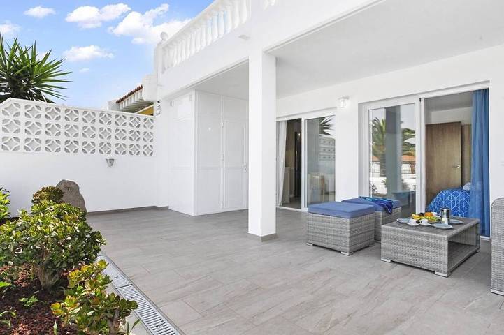 Ferienwohnung für 3 Personen, mit Pool und Balkon sowie Garten