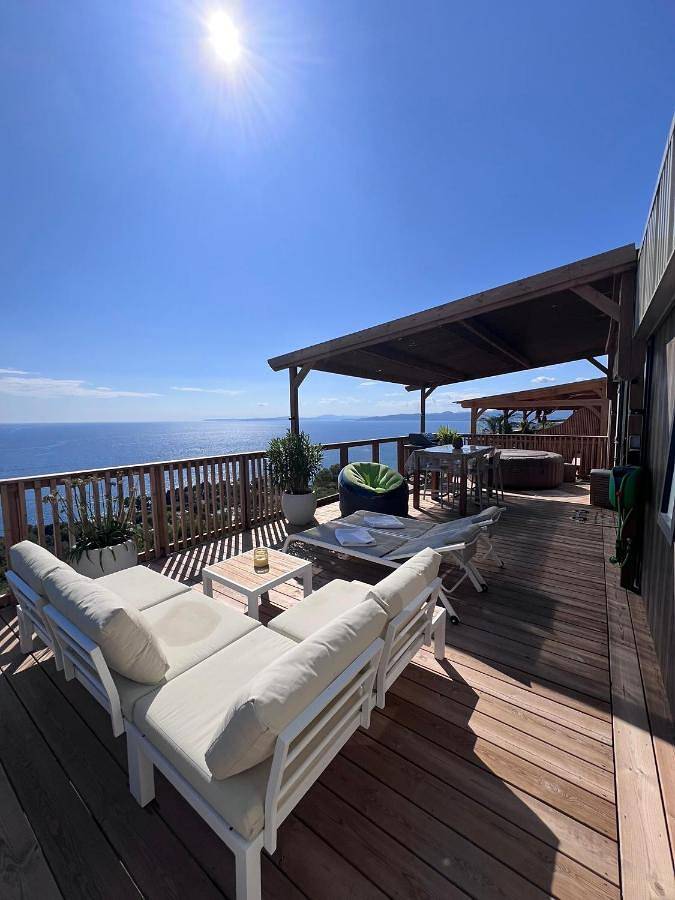 Camping pour 6 personnes, avec piscine ainsi que vue et terrasse, animaux acceptés à Saint-Raphaël - 4