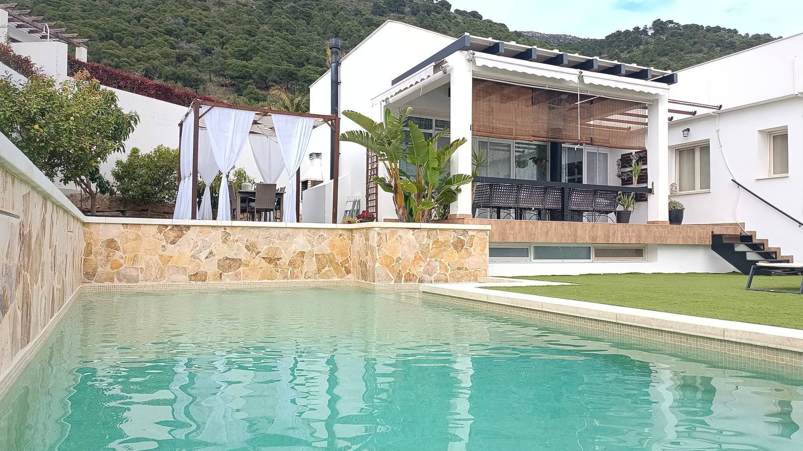 Villa 'Sueños' with Sea View, Private Pool and Wi-Fi in Mijas, Costa del Sol