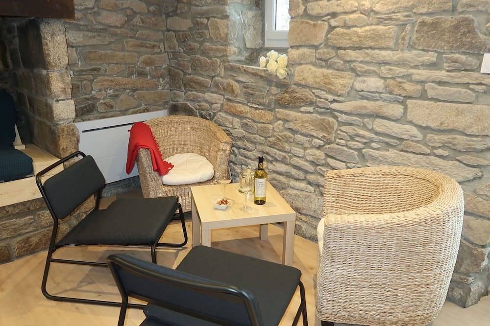 Beautiful apartment in villa for 4 people with Wifi in Plozévet, Côte de Cornouaille