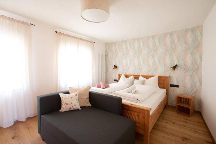 Ferienwohnung für 2 Personen, mit Balkon und Terrasse sowie Garten und Pool in Marling - 2