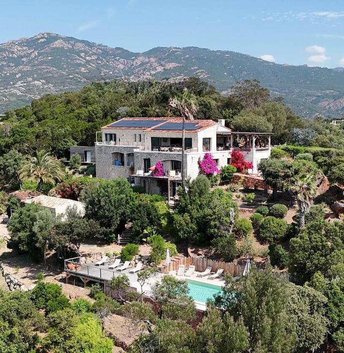 Maison d’hôte pour 2 personnes, avec jardin ainsi que vue et piscine à Porto-Vecchio