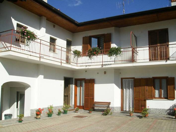 Location de vacances pour 4 personnes, avec Balcon et Terrasse ainsi que Jardin et Piscine à Villar San Costanzo