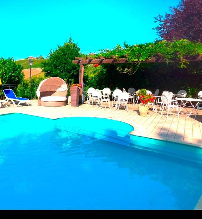 Ferienwohnung für 4 Personen, mit Pool und Ausblick sowie Garten