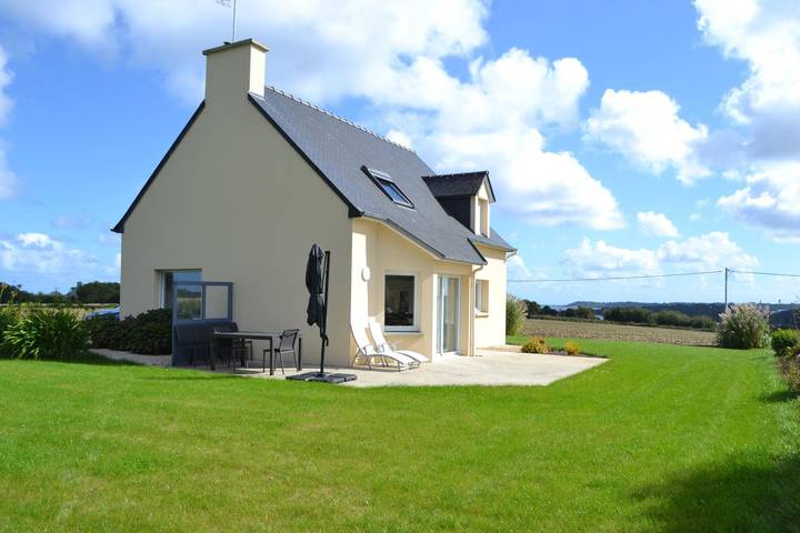 Maison côtière près de Paimpol et de l'île de Bréhat, parking, vue mer in Lanmodez, Côte de Granit Rose