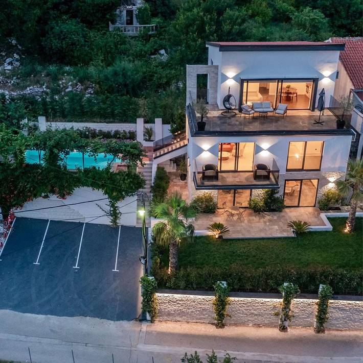 Villa für 16 Personen, mit Balkon/Terrasse und Garten