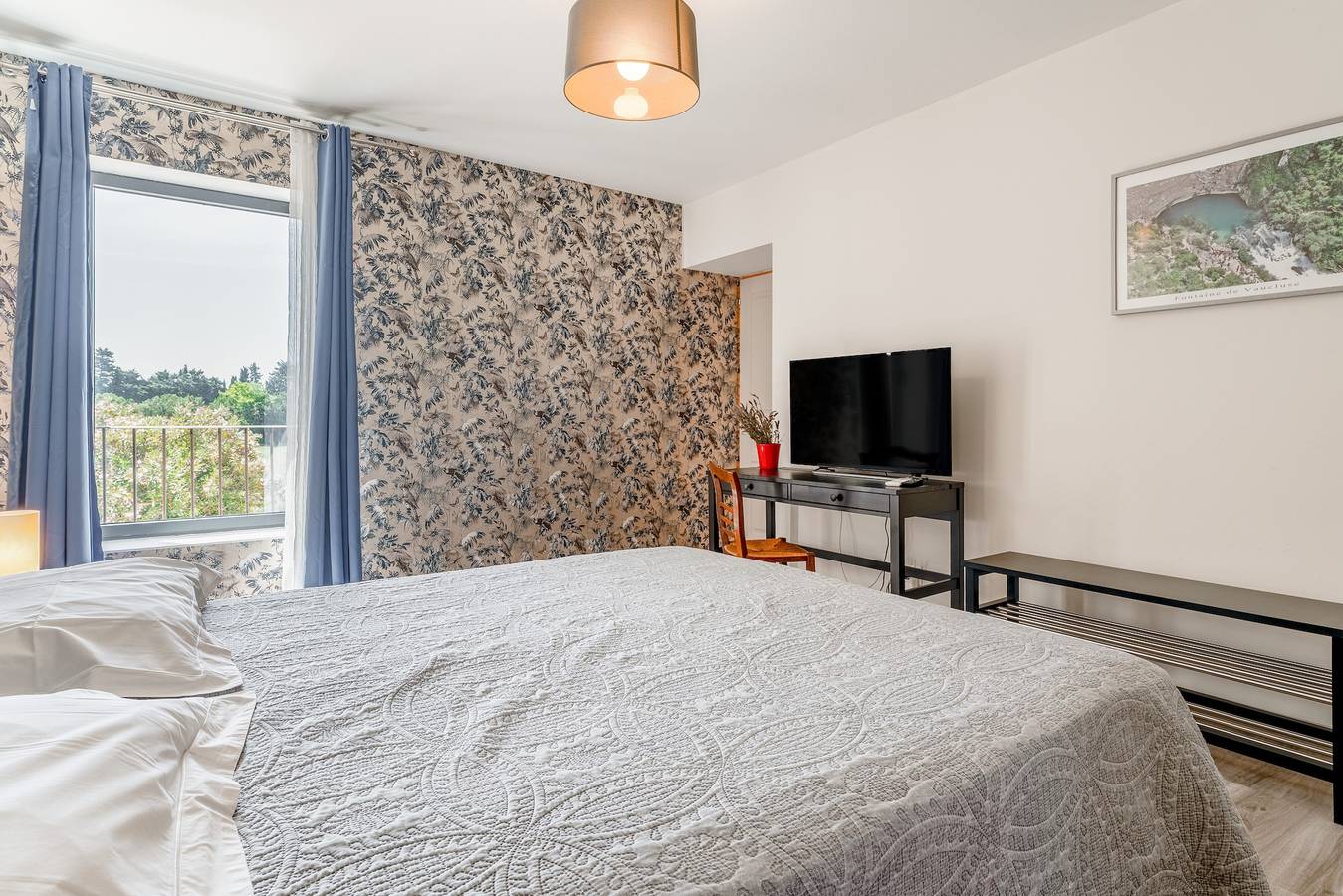 Chambre d’hôtes « La Fenière » avec piscine partagée, Wi-Fi et climatisation in L'Isle-sur-la-Sorgue, Vaucluse