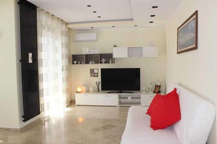 Casa sulla spiaggia per 6 persone, con balcone e panorama in Puglia