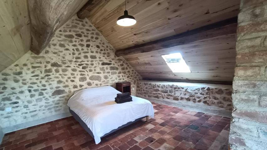 Location de vacances pour 2 personnes, avec jardin ainsi que terrasse et vue à Dettey