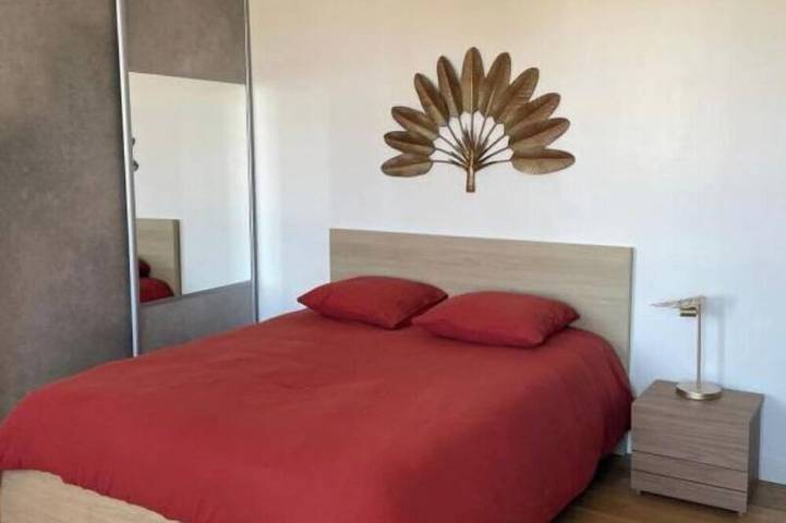 Location de vacances pour 6 personnes, avec jardin et terrasse à Saint-Philippe-d'Aiguille - 2