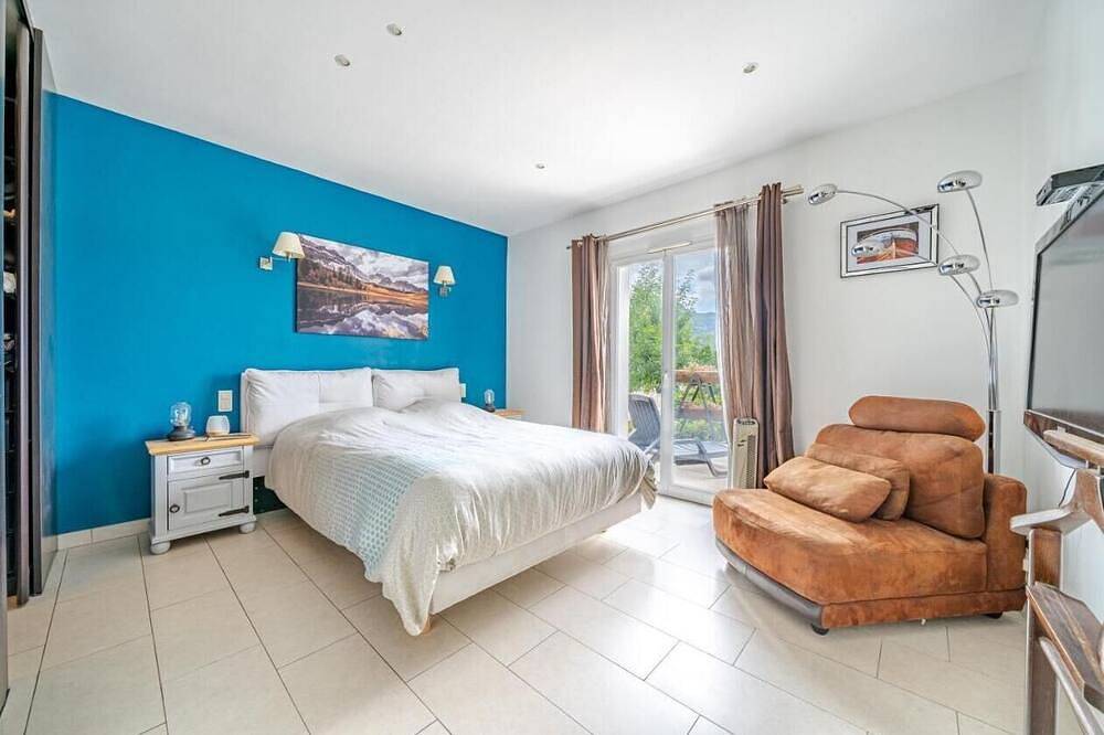 Charming villa, private pool, wood-burning oven, bbq, boule games and garden. in Carros, Cannes region