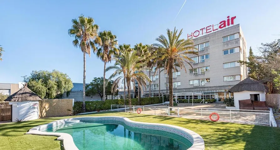 Hotel für 3 Personen, mit Terrasse und Ausblick sowie Pool, mit Haustier - 1