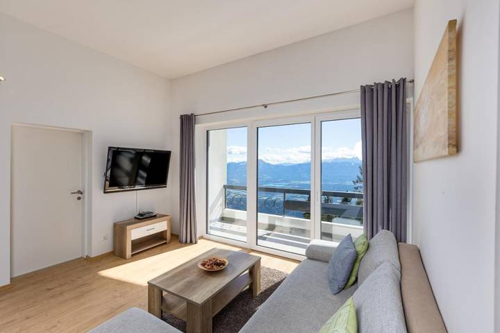 Ferienwohnung für 5 Personen, mit Balkon und Terrasse sowie Garten und Seeblick in Treffen am Ossiacher See - 3
