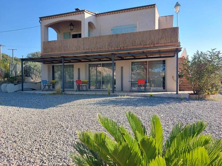 Maison d’hôte pour 2 personnes, avec terrasse ainsi que jardin et vue