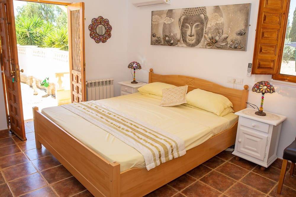 Villa con cancha de tenis privada y enormes jardines y vistas a la montaña. in Turre, Costa de Almería