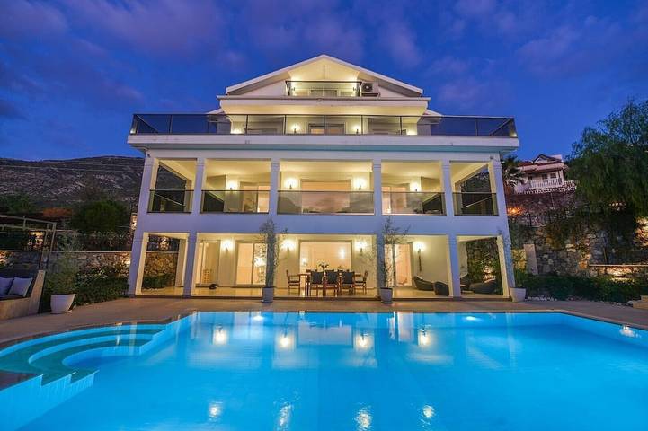 Villa für 10 Personen, mit Balkon und Garten - 1