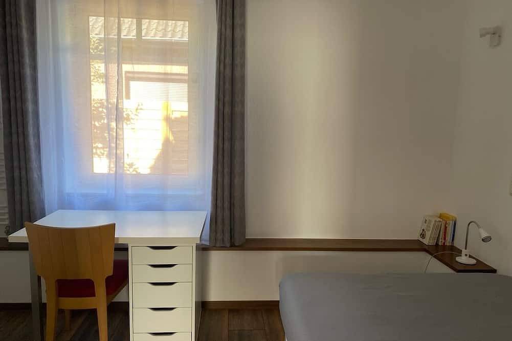 Ganze Wohnung, Moderne Ferienwohnung mit Kamin u. Garten, Eg, 100qm, Nähe Weser u. Golfplatz in Achim, Landkreis Verden