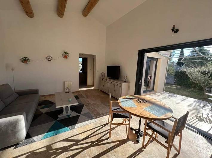 Location de vacances pour 2 personnes, avec terrasse et piscine à Paradou - 2