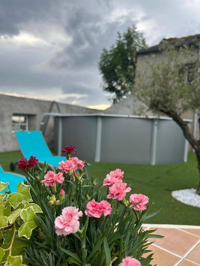 Location de vacances pour 10 personnes, avec Terrasse ainsi que Jardin et Piscine à Lacaze