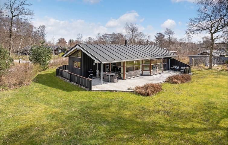 Ferieudlejning for 6 personer, med have og sauna såvel som terrasse og jacuzzi, husdyr tilladt i Grenå Strand